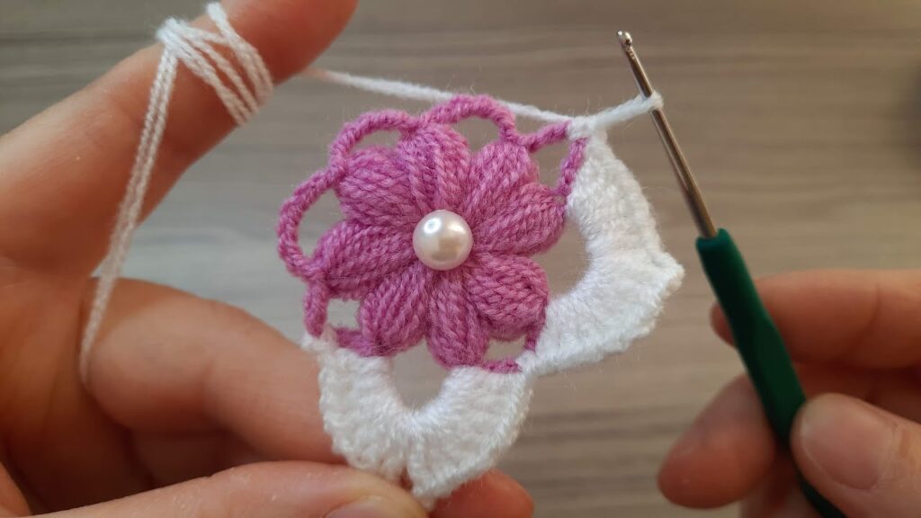 Gorgeous Flashy Flowers Crochet Knitting Motif Model 02