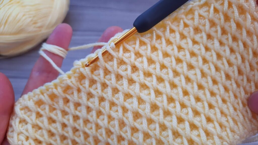Super Easy Tunisian Knitting Pattern Model